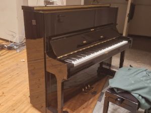 Yamaha U1 piano