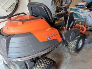 Husqvarna R 422Ts AWD ruohonleikkuri